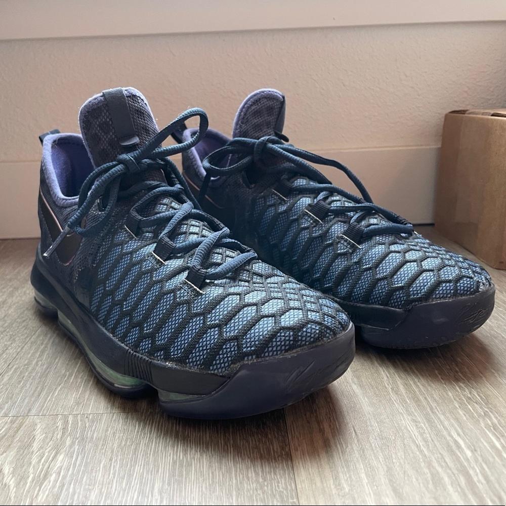 Nike KD9 ‘Purple Dust’ Size 5.5Y